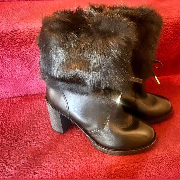 Micheal Kors Hawthorn Shearling Ankle Boot - Picture 4 of 4